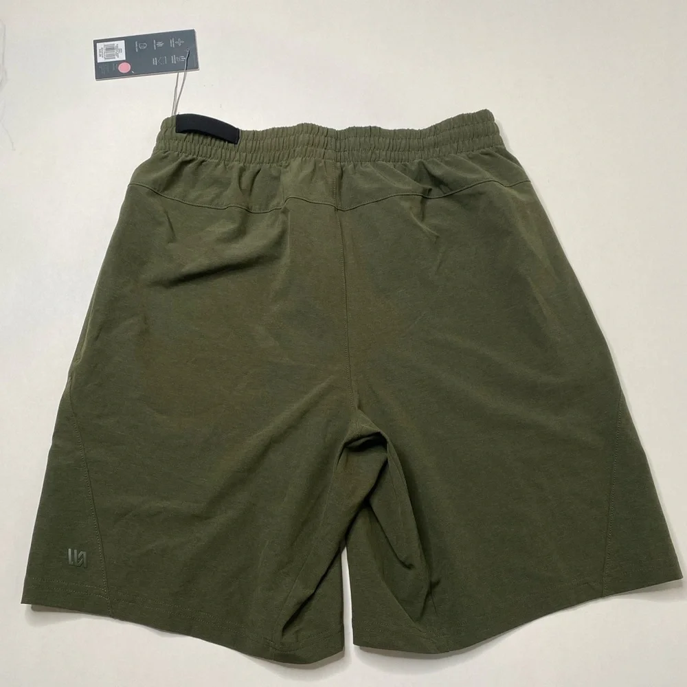 VRST Men's 8” green shorts SIZE small men NWT